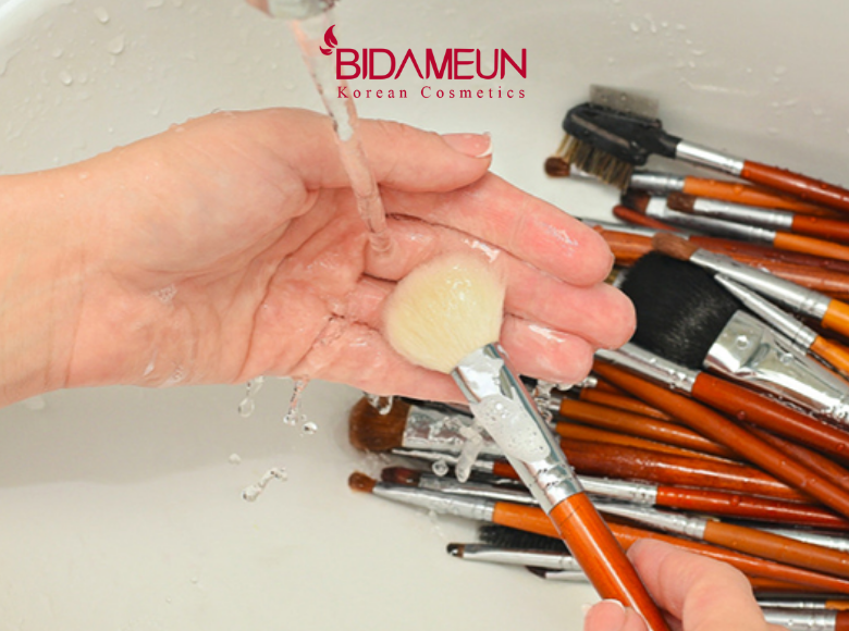 bung-mun-do-trang-diem-nhieu-nguyen-nhan-va-cach-khac-phuc